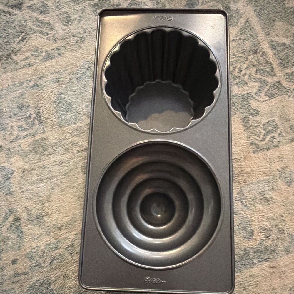 Wilton Non-Stick 2-Cavity Mini Cake Pan Round Dome & Fluted 2 Cup Black